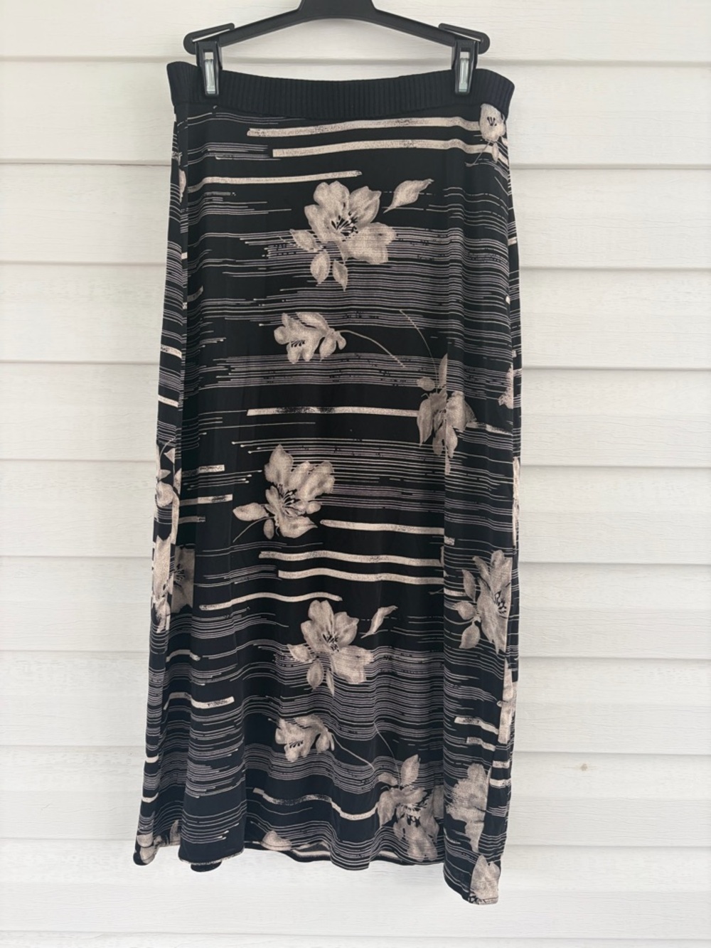 Liz Clayborne Black/Tan Floral Print Midi 100% Silk Skirt